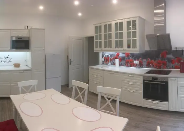 Zentral Gelegene Ausgestattete شقة